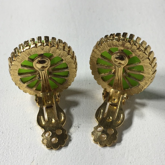 Vintage Green Gold Tone Clip On Earrings - Picture 6 of 8